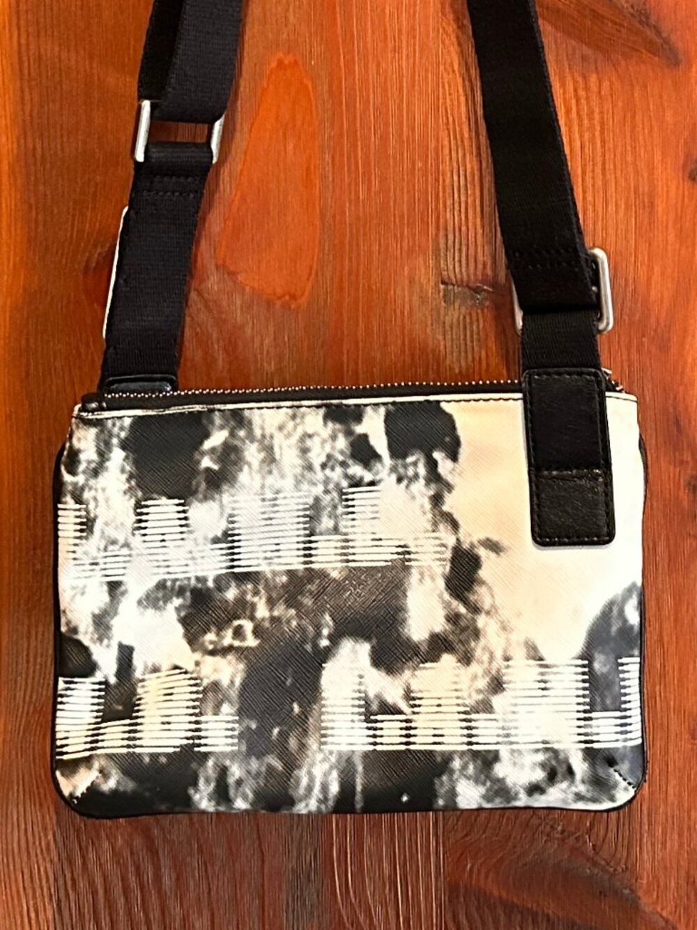 L.A.M.B. Rare Black & White Print Crossbody Bag Purse - Picture 2 of 5